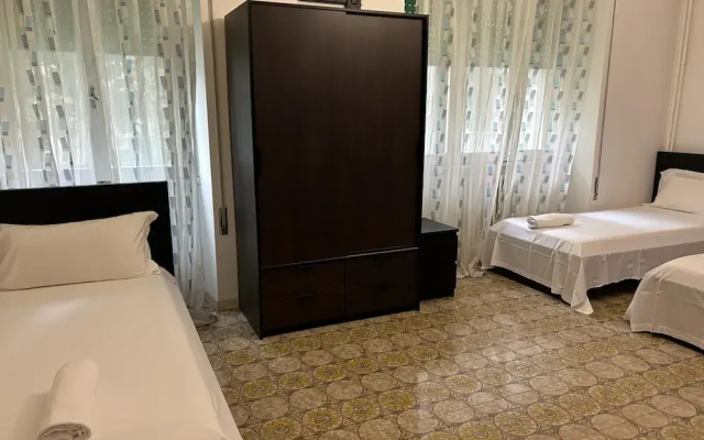 Venice Night 25 Family Room D