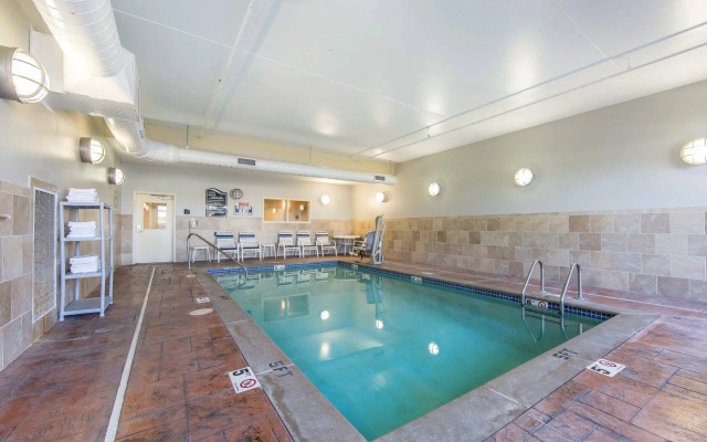 Comfort Suites East