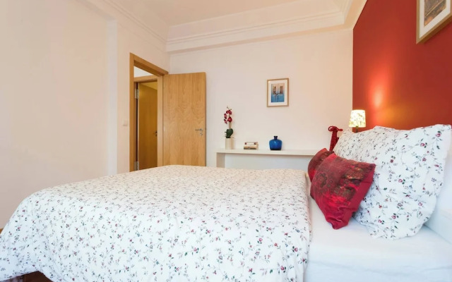 Top Location Beautiful Apartment!