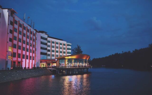 The Regency Waterfront Hotel