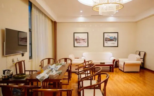 Zhaotong Development Building Hotel