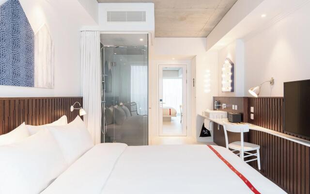 Ruby Zoe Hotel London