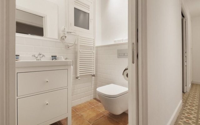 Welcoming 2 Bed With Balcony In Gracia