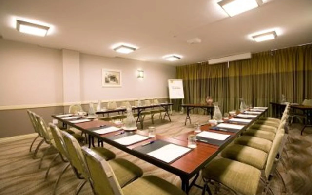 Garden Court Nelson Mandela Boulevard