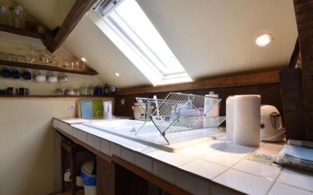 Cosy studio in wooded area with barbecue