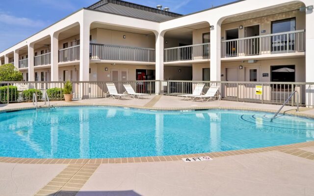 Baymont by Wyndham Fayetteville I-95