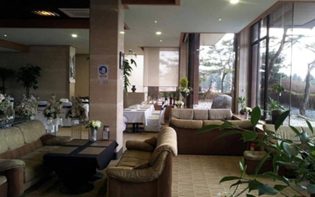 Hotel The Base