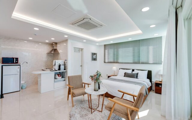 Geoje Mr. Jun Pool Villa