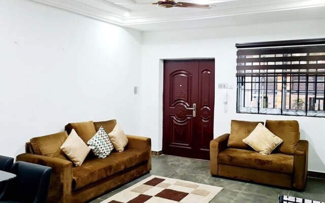 Modern Comfy & Quiet  Close to Highway