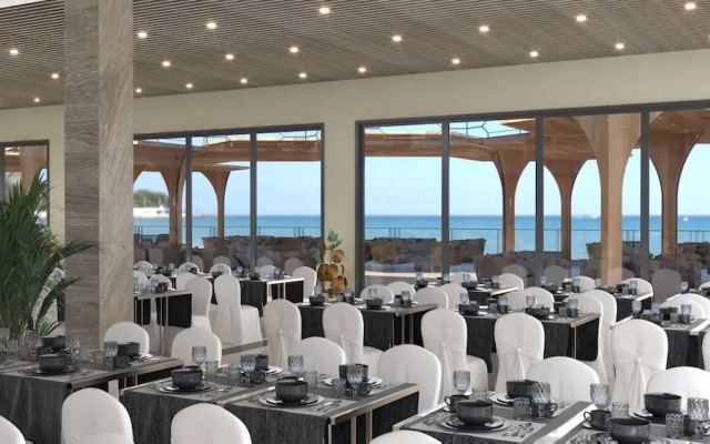 Sirena Beach Resort  Spa