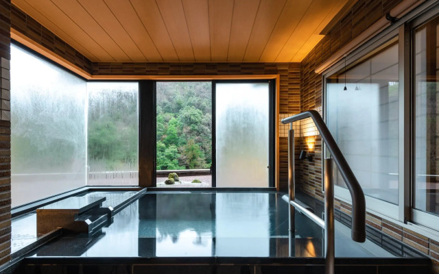 Yamanaka Onsen Shirasagiyu Tawaraya