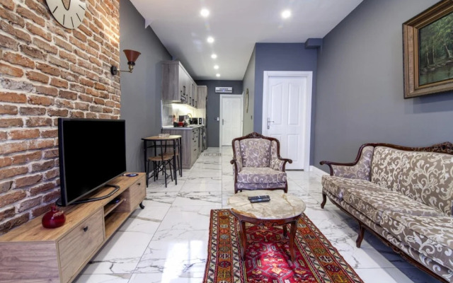 Amazing Flat Near Kennedy Avenue in Fatih