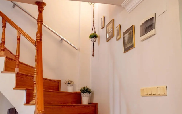 Spacious Detached House With Garden in Izmir