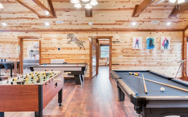 Boon by Avantstay 40-guest Luxe Smokies Retreat