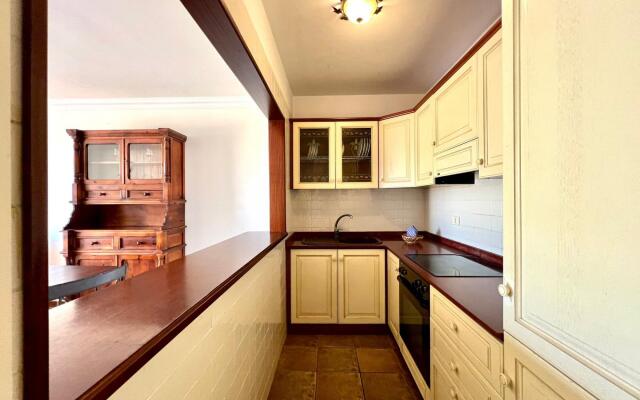 One bedroom, high floor, ocean views, pool