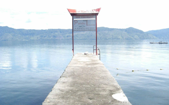 Pandu Lakeside Hotel Tuktuk