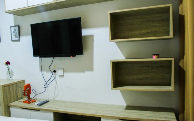 Modern and Comfortable Studio Springwood Apartment