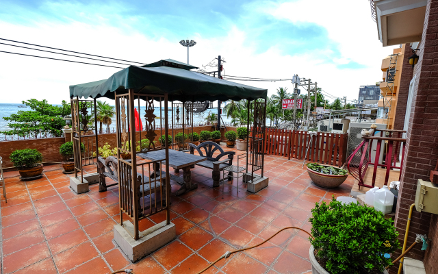 Red Balcony Hotel