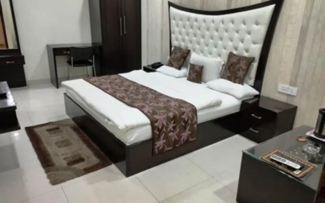 Goroomgo Mandakini Royale Kanpur