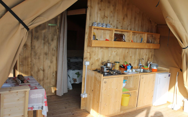 Beautiful tent lodge in Massignano with private terrace