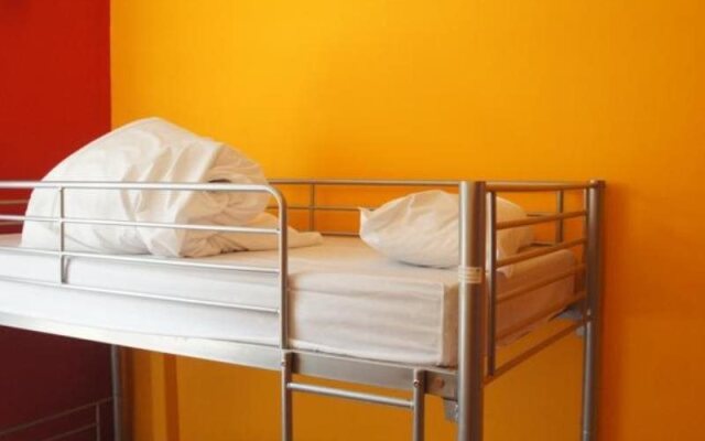Kings Arm'S Hostel
