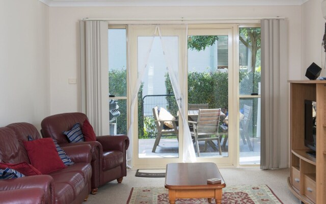 Lagoons Estate, 6 Dowling Street