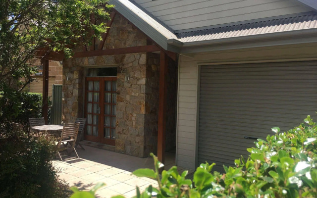 Abalina Cottages, Rotary Drive