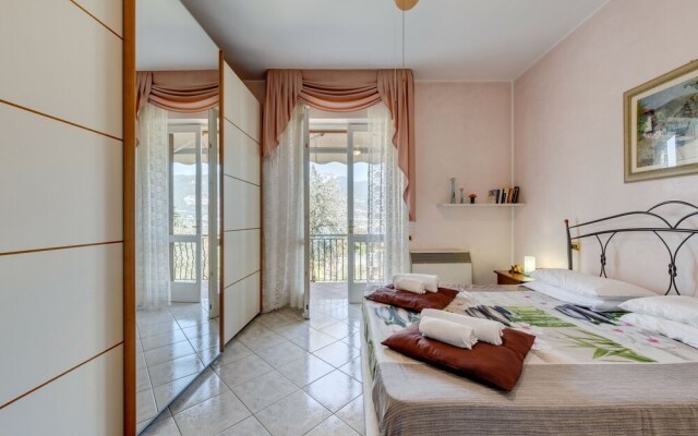 Traditional Apartment in Monte Isola near Lake Beach