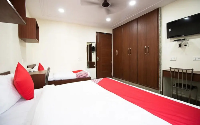 OYO 42732 Qlark Palace
