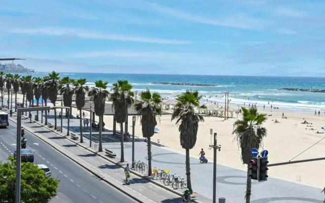 Beach Front 2BR in Sea Hotel by HolyGuest