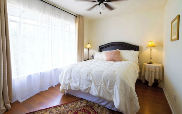 Mariposa Monarch Walk to River