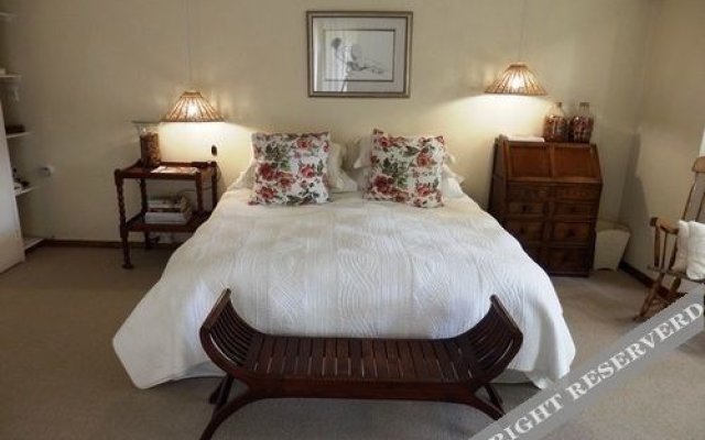 Pin Oaks Bed And Breakfast