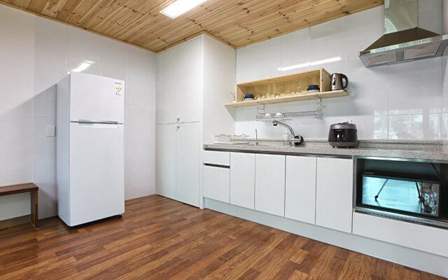 Yeosu Sea Side Pines Pension