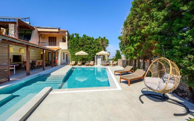 3 Roses Residence