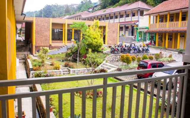 OYO 3699 Edotel Smkn 1 Cipanas Syariah