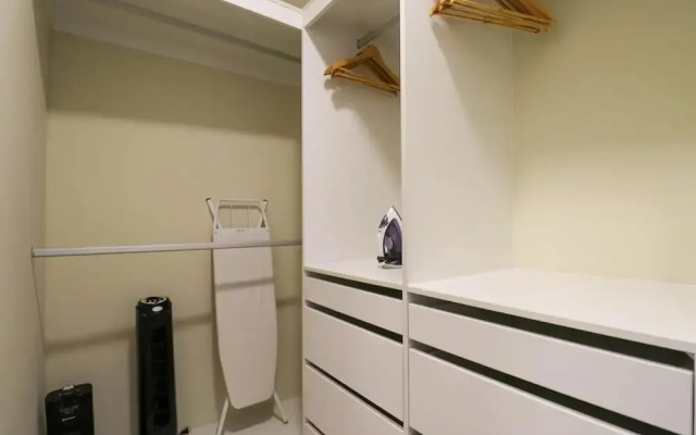 w Radiant 2BR w Great Balcony Near Kennedy Park