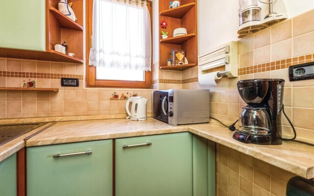 Amazing Home in Icici With Wifi and 2 Bedrooms