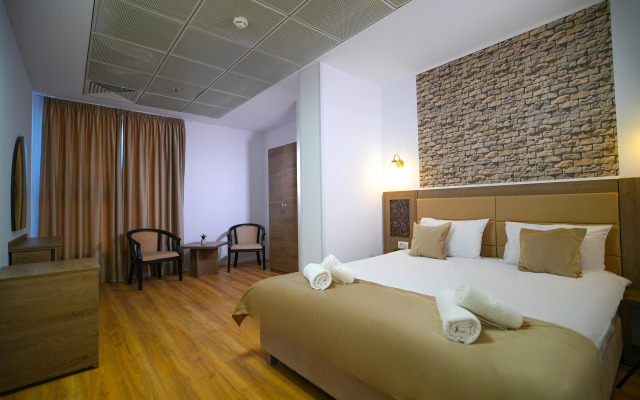 Sir Fundeni Hotel