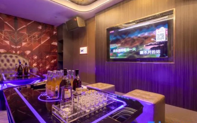 Tianzhu Holiday Hotel (Guangzhou North Railway Station Huadu Square)