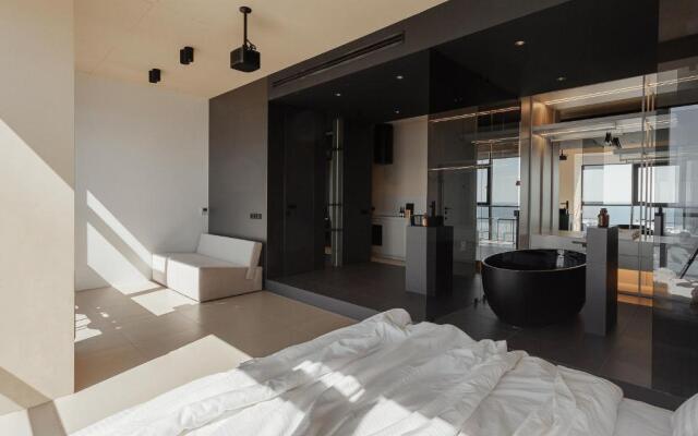 Sea and Sky Apartment