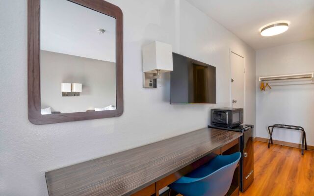 Motel 6 Lumberton, NC