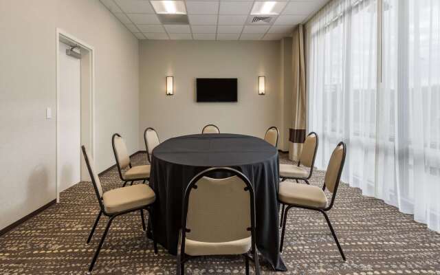 Comfort Inn & Suites Pittsburgh-Northshore