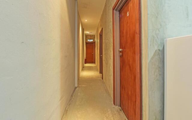 OYO 90662 The 1975 Hotel