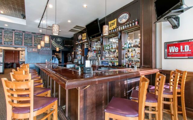 Clarion Hotel & Suites University - Shippensburg