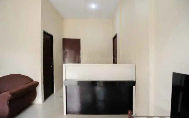 SRB near Mall Ciputra CIbubur Mitra RedDoorz