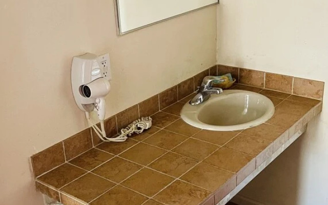 Apache Motel
