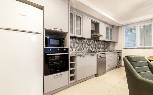 Pleasant Flat Close to Various Malls in Seyrantepe
