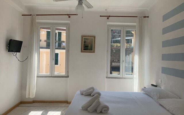 Vernazza Rooms & Apartments