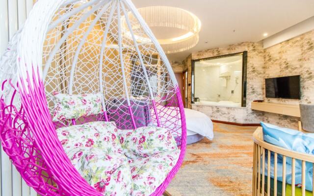 Ease Cloud Hotel