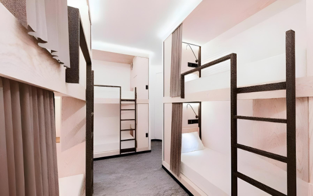 Bond Boutique Capsule Hotel At Bugis